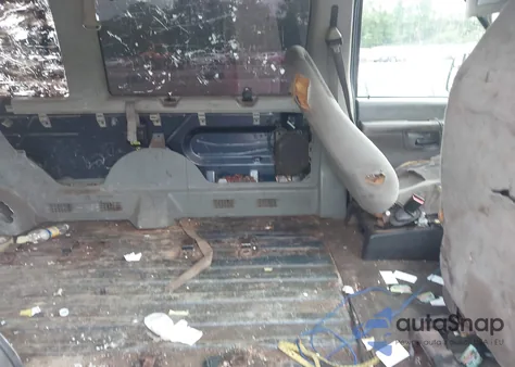 2003 Ford E-350 Super Duty Chateau/Xl/Xlt z USA, uszkodzony, nr VIN 1FBNE31L43HB21125